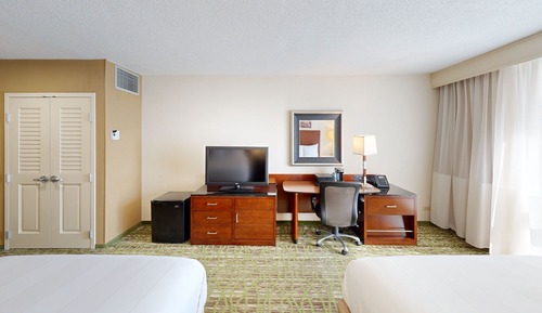 Room, 2 Double Beds, Non Smoking (Mobility Accessible, Roll-In Shower)
