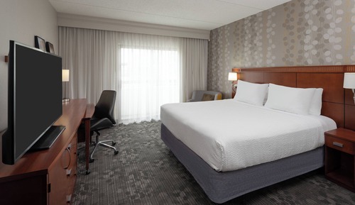 Room, 1 King Bed (Mobility/Hearing Accessible, Tub)
