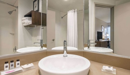 Studio Suite, 1 King Bed, Non Smoking