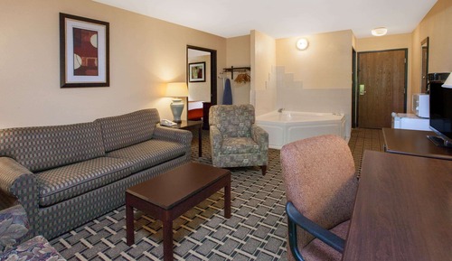 Suite, 1 King Bed, Non Smoking (One-Bedroom)
