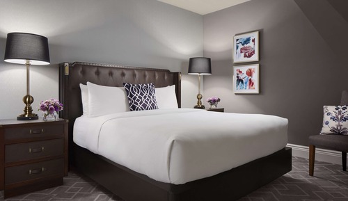 Room, 1 King Bed, River View (Fairmont Gold)