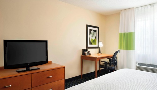 Room, 1 King Bed (Mobility/Hearing Access, Roll-In Shwr)