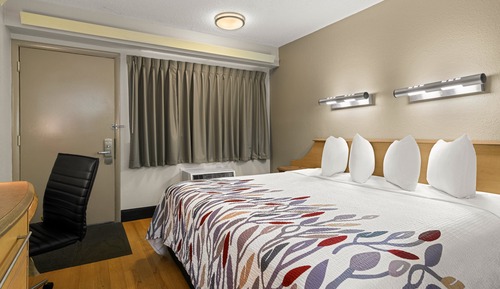 Standard Room, 1 King Bed (Smoke Free)