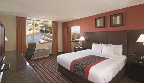 Room, 1 King Bed, Accessible, Non Smoking (Mobility Accessible)