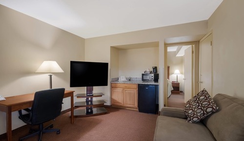 Suite, 1 King Bed, Non Smoking