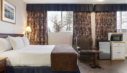 Studio Suite, 1 Queen Bed, Non Smoking