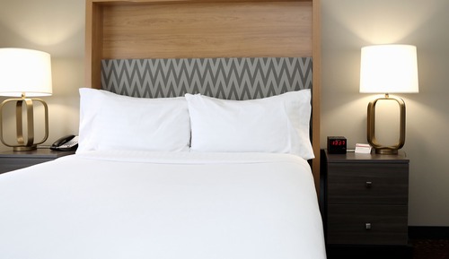 Standard Room, 1 Queen Bed, Accessible Bathtub (Mobility)