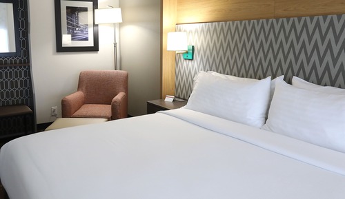 Standard Room, 1 King Bed