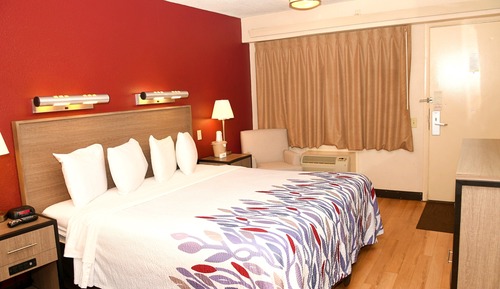 Standard Room, 1 King Bed (Smoke Free)