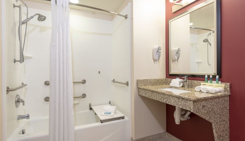 Suite, 2 Queen Beds, Accessible (Comm, Mobil, Accessible Tub)