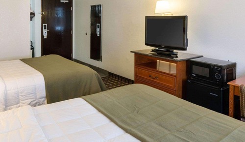 Standard Room, 2 Queen Beds, Non Smoking