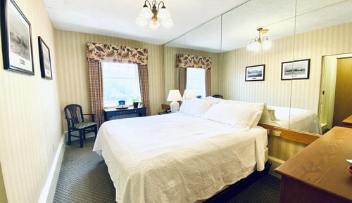 Standard Room, 1 King Bed