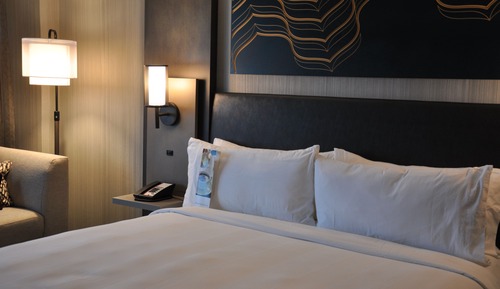 Club Room, 1 King Bed (Mobility/Hearing Accessible, Tub)