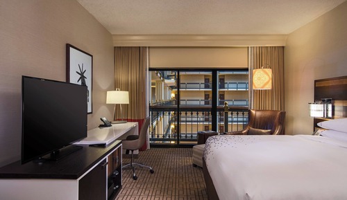 Signature Suite, 1 King Bed (Mobility/Hearing Access, Roll-In Shwr)