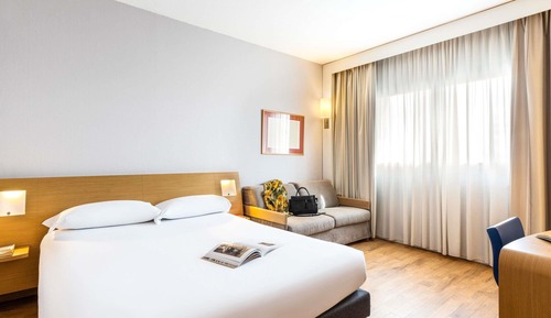 Standard Room, 1 King Bed