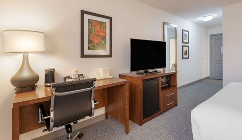 Room, 1 Queen Bed, Accessible, Ground Floor