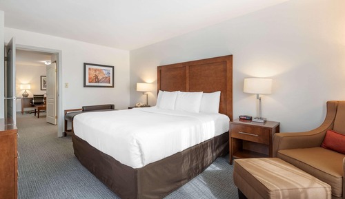 Suite, 1 King Bed, Non Smoking