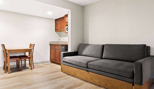 Suite, 1 King Bed, Non Smoking (One-Bedroom)