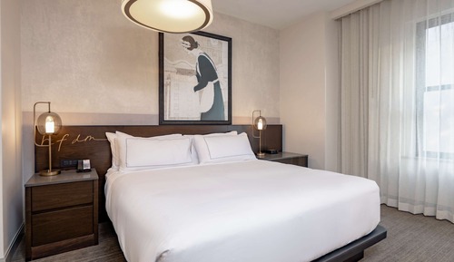 Room, 1 King Bed, Accessible (Roll-In Shower)