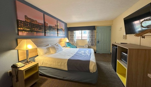 Room, 1 King Bed, Accessible, Non Smoking (Mob/Hear, Tubw/Grab Bar, 1st Floor)