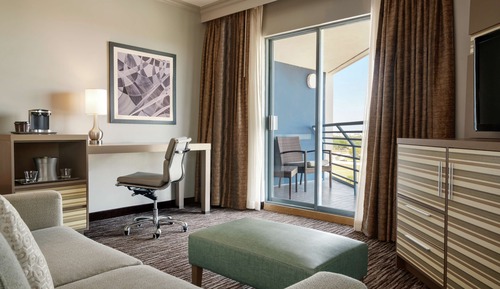 2 QN JR SUITE BALCONY