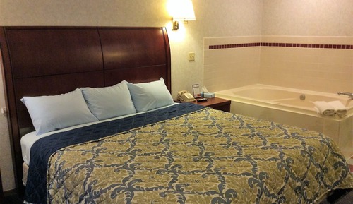 Suite, 1 King Bed (Jacuzzi)