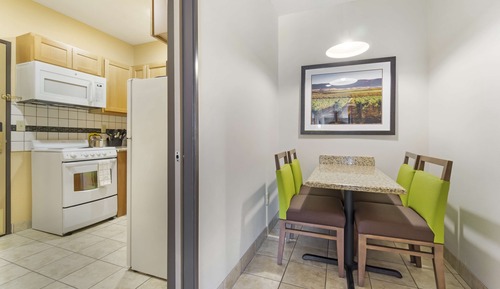 Suite, 1 King Bed, Non Smoking, Jetted Tub (Full Kitchen)