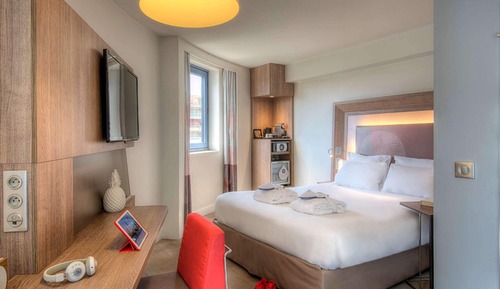 Executive Room, 1 Queen Bed with Sofa bed