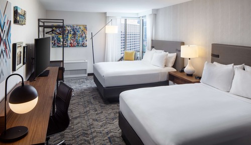 Deluxe Room, 2 Queen Beds (Mobility & Hearing, Roll-in Shower)