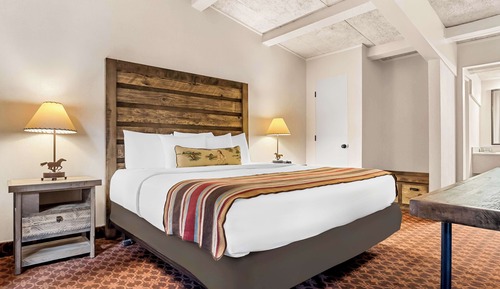 Standard Room, 1 King Bed, Non Smoking, Refrigerator & Microwave