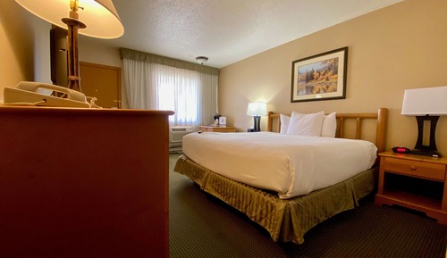 Standard Room, 1 King Bed, Non Smoking, Refrigerator