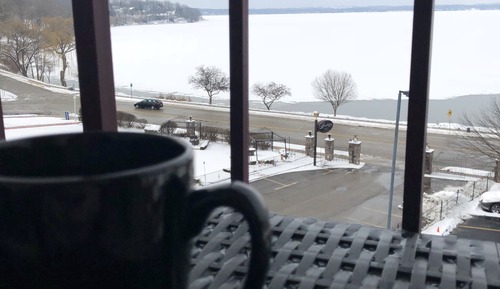 1 King Bed Lakeview - Upper Floor - Balcony 3rd - 5th Floor with unobstructed View , pullout sofa