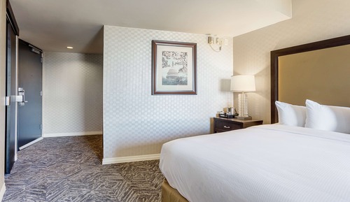 Room, 1 King Bed, Accessible (Mobility & Hearing, Roll-In Shower)