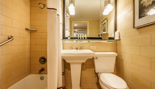 Deluxe Room, 1 King Bed, Garden View (King Bed w/ Garden View)