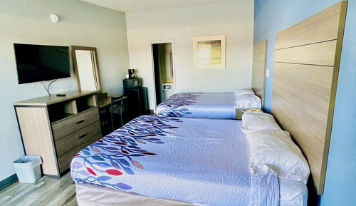 Deluxe Room, 2 Queen Beds, Smoking