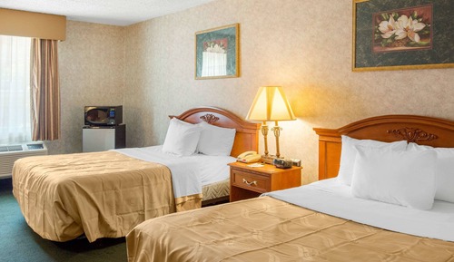 Standard Room, 2 Queen Beds, Non Smoking