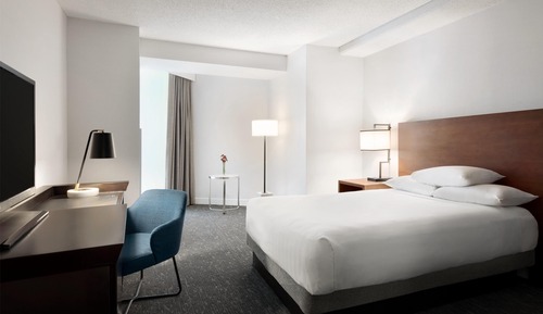 Room, 1 King Bed, Corner