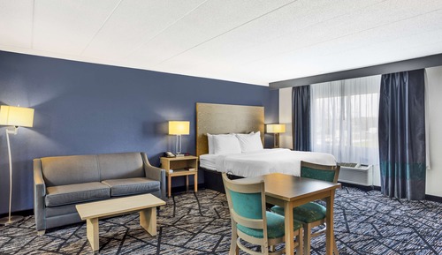 Suite, 1 King Bed, Non Smoking, Jetted Tub