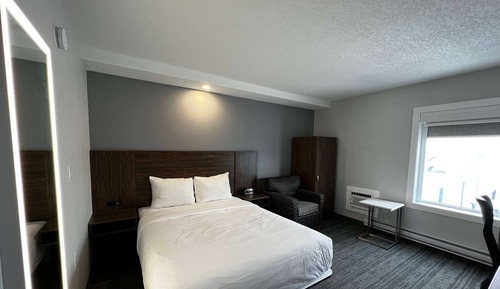 Business Suite, 1 King Bed, Non Smoking