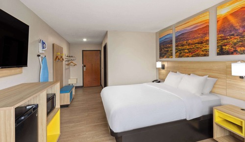 Business Room, 1 King Bed, Non Smoking