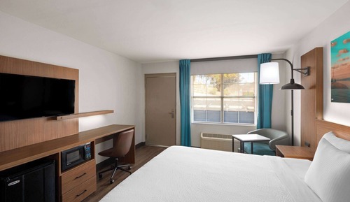Room, 1 King Bed, Accessible, Non Smoking (Mobility, Bathtub w/Grab Bars)