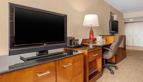 Suite, 1 King Bed, Accessible, Non Smoking