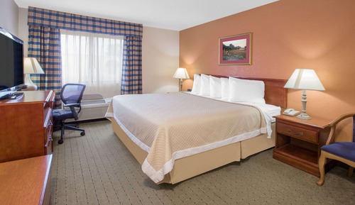 Standard Room, 1 King Bed, Accessible