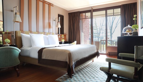Deluxe Room, 1 King Bed, Lake View