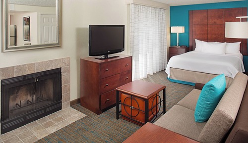 Studio, 1 Queen Bed with Sofa bed, Fireplace (Mobility/Hearing Access, Roll-In Shwr)