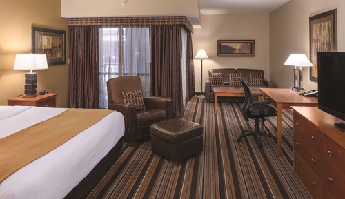 Room, 1 King Bed, Accessible, Non Smoking (Pool View, Hearing, Roll-in Shower)