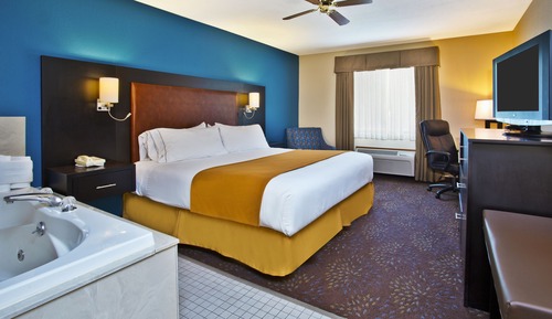 Standard Room, 1 King Bed, Jetted Tub