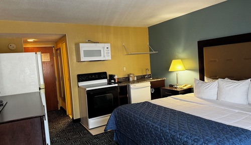 Superior Single Room, 1 King Bed, Kitchen, City View