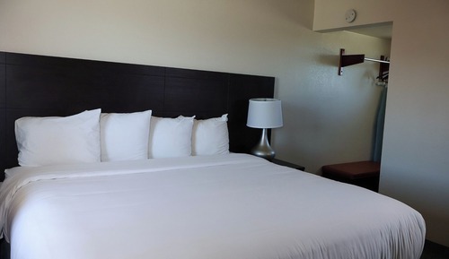 Standard Room, 1 King Bed