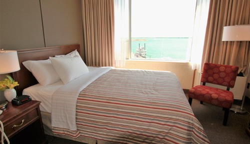 Economy Single Room, 1 Queen Bed, Lake View